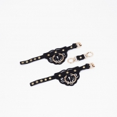 Черные кожаные наручники с клепками, кольцами и золотистой фурнитурой - Crazy Handmade - купить с доставкой в Тюмени