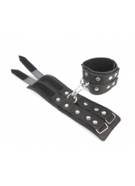 Черные широкие кожаные наручники с заклепками на карабине - Notabu - купить с доставкой в Тюмени