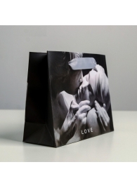 Маленький бумажный подарочный пакет LOVE - 15 х 12 см. - Сима-Ленд - купить с доставкой #SOTBIT_REGIONS_UF_V_REGION_NAME#