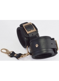 Черные кожаные наручники с золотистыми пряжками и карабином - Sitabella - купить с доставкой в Тюмени