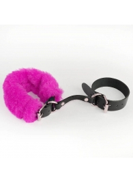 Черные кожаные наручники со съемной ярко-розовой опушкой - Sitabella - купить с доставкой в Тюмени