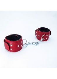 Красные кожаные наручники с меховым подкладом - БДСМ Арсенал - купить с доставкой в Тюмени
