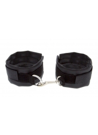 Чёрные полиуретановые наручники с карабином Beginners Wrist Restraints - Blush Novelties - купить с доставкой в Тюмени