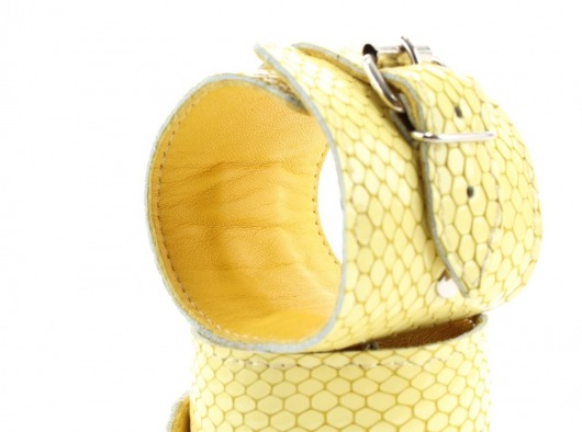 Кожаные наручники  Желтый питон - БДСМ Арсенал - купить с доставкой в Тюмени