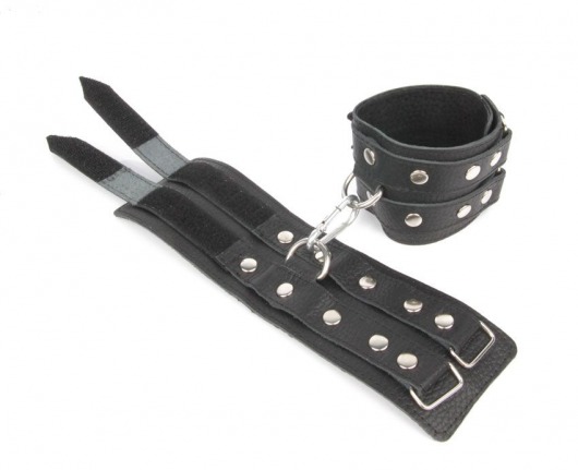 Черные широкие кожаные наручники с заклепками на карабине - Notabu - купить с доставкой в Тюмени