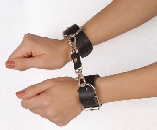 Чёрные наручники  Новичок  на карабинах - Sitabella - купить с доставкой в Тюмени