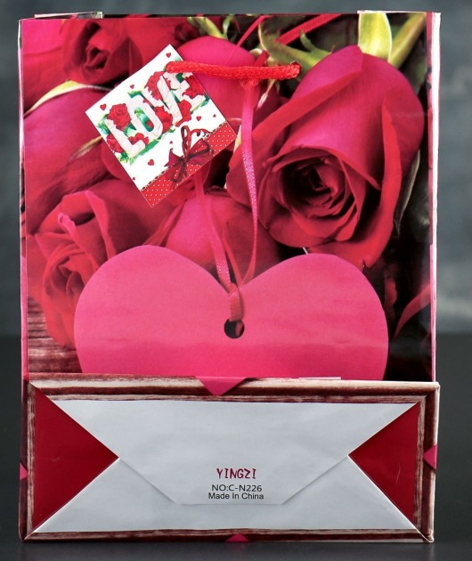 Подарочный пакет Love с розочками и сердечками - 23 х 18 см. - Сима-Ленд - купить с доставкой в Тюмени