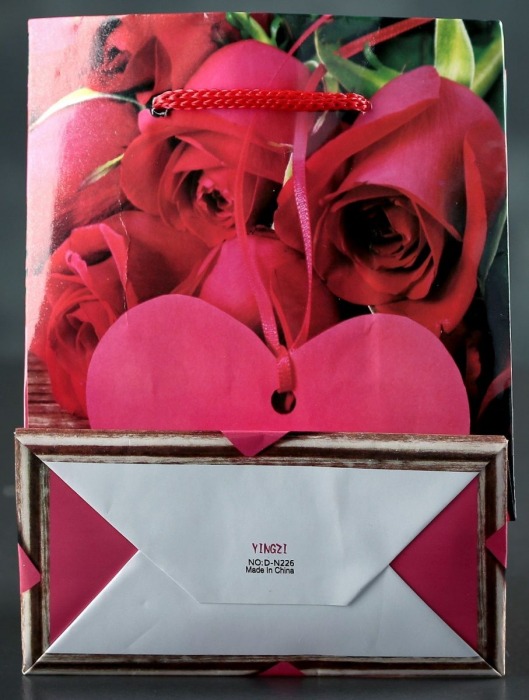Подарочный пакет Love с розочками и сердечками - 15 х 12 см. - Сима-Ленд - купить с доставкой в Тюмени