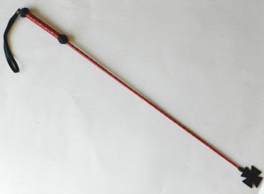 Короткий плетеный стек с наконечником-крестом и красной рукоятью - 70 см. - Подиум - купить с доставкой в Тюмени