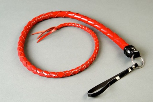 Красная однохвостная лакированная плеть - 60 см. - Подиум - купить с доставкой в Тюмени