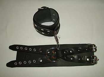 Чёрные кожаные наручники  Крест  без подкладки - Подиум - купить с доставкой в Тюмени