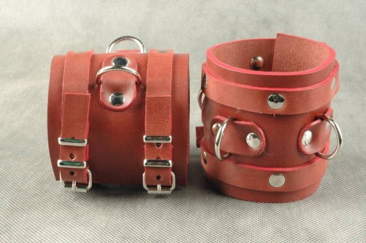 Широкие красные не подшитые наручники - Beastly - купить с доставкой в Тюмени