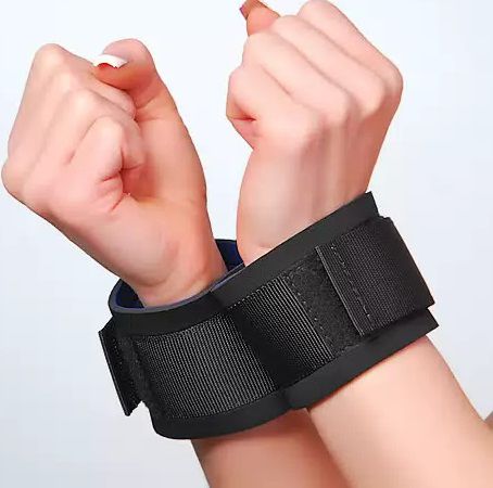 Чёрные наручники из неопрена - Sitabella - купить с доставкой в Тюмени