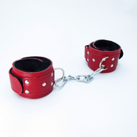 Красные кожаные наручники с меховым подкладом - БДСМ Арсенал - купить с доставкой в Тюмени