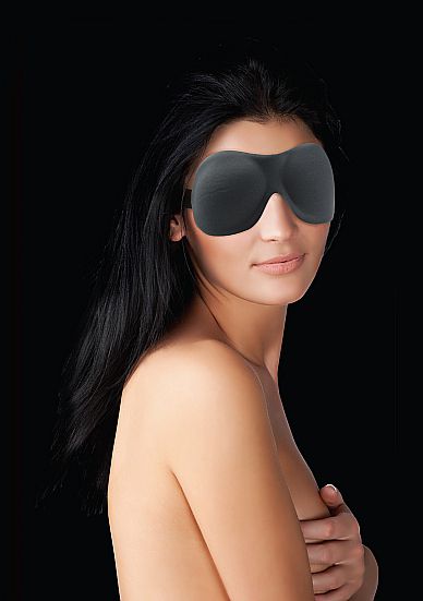 Черная маска Curvy - Shots Media BV - купить с доставкой в Тюмени