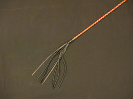 Длинный плетеный стек с красной лаковой ручкой - 85 см. - Подиум - купить с доставкой в Тюмени