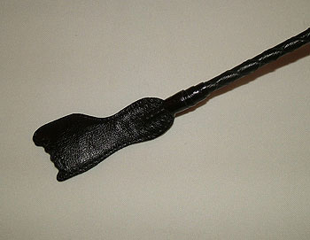 Чёрный стек с плетеной ручкой и наконечником-ступнёй - 70 см. - Подиум - купить с доставкой в Тюмени