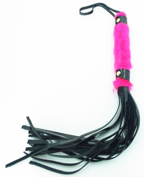 Плеть из лака с розовым мехом BDSM Light - 43 см. - БДСМ Арсенал - купить с доставкой в Тюмени
