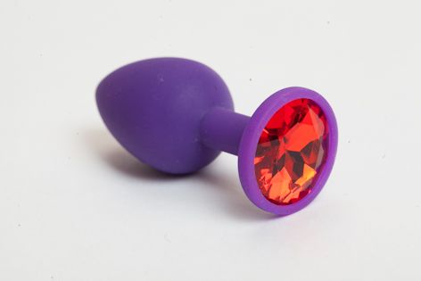 Фиолетовая силиконовая анальная пробка с красным стразом - 7,1 см. - 4sexdreaM - купить с доставкой в Тюмени