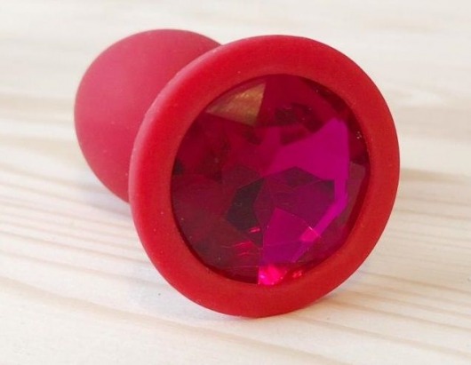 Красная анальная втулка с малиновым кристаллом - 7,3 см. - Джага-Джага - купить с доставкой в Тюмени